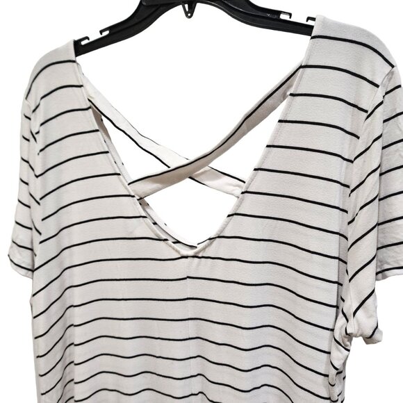 TORRID Top Women's Size 2XL Striped Short Sleeve - Picture 10 of 11